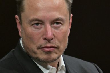 엘론 머스크(Elon Musk)는 이전에 트위터로 알려졌던 X의 사용자들이 게시한 '커뮤니티 노트'에 의존하여 정보가 거짓인 경우를 지적할 것을 옹호했습니다.